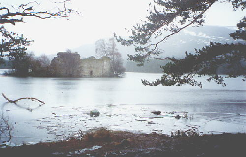 lochaneilin.jpg (34065 bytes)